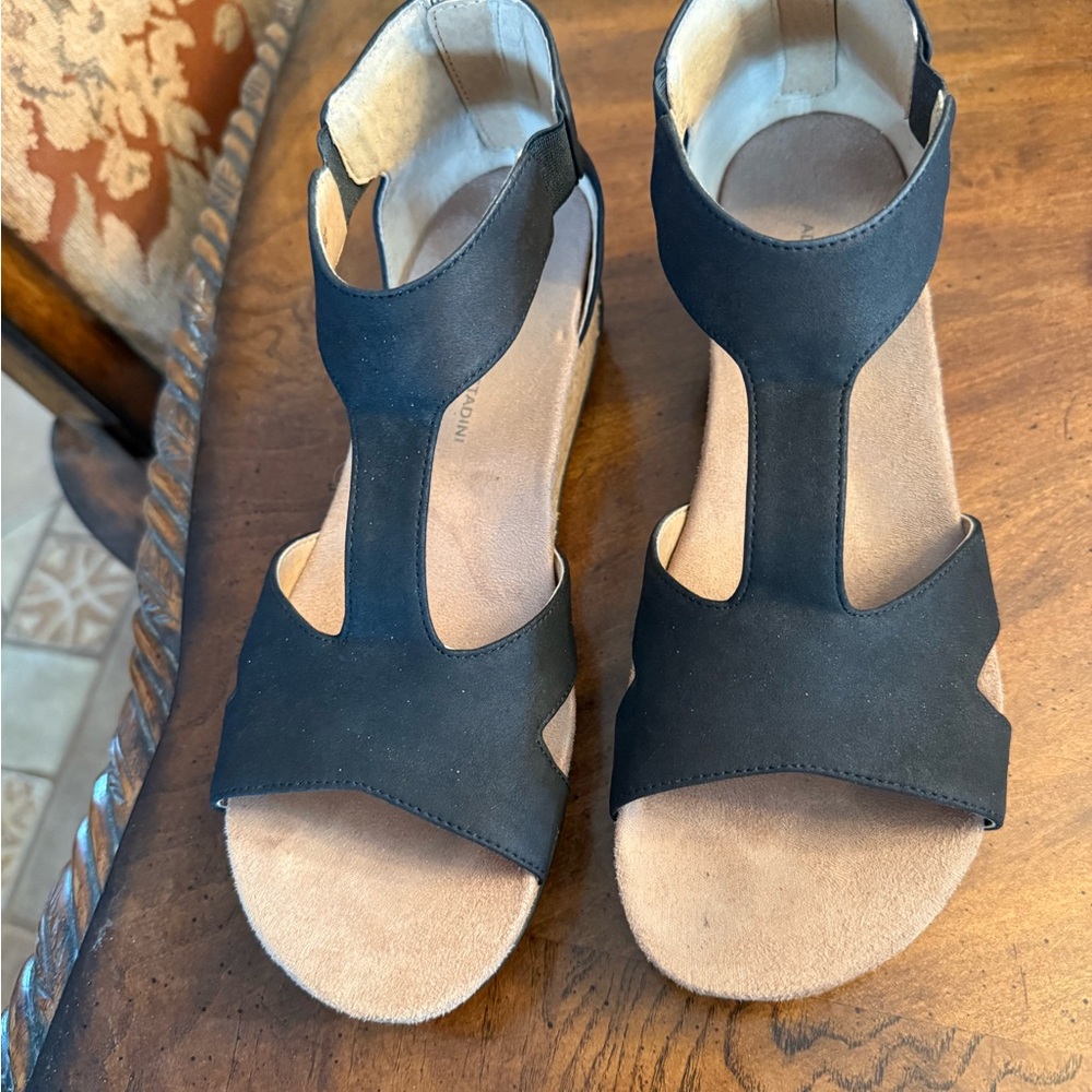 Adrienne Vittadini Black and Tan Sandals